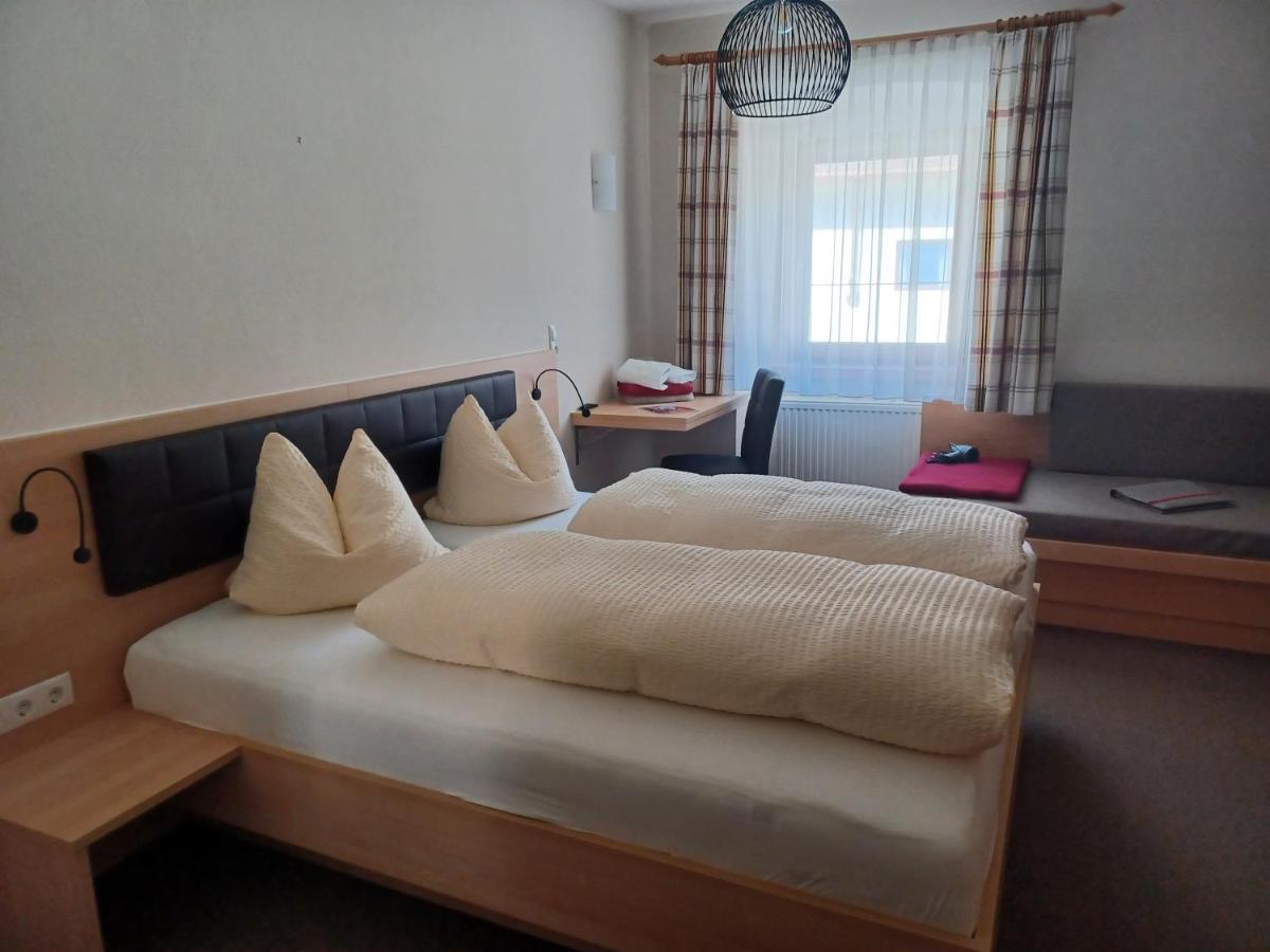 Hotel Garni Loewen Silz エクステリア 写真