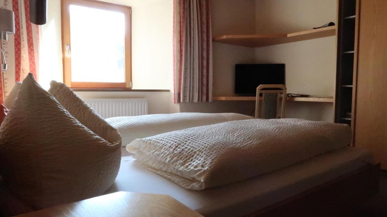 Hotel Garni Loewen Silz エクステリア 写真